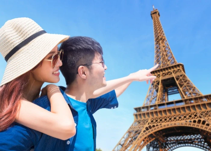 Travellers at Eiffel Tower